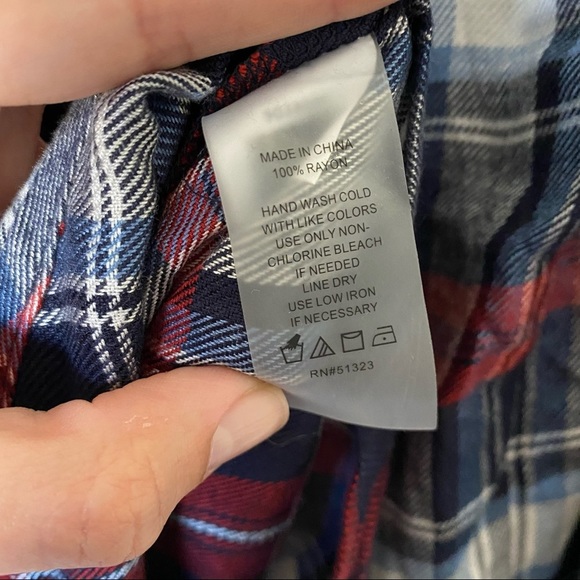 Vince Camuto Embroidered Blue and Red Peasant Blouse Size Small NWT - Picture 8 of 10